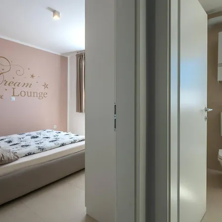 Dream Lounge Mit Meerblick Pula